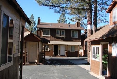 A cluster of cabins at Big Bear Lake in California.