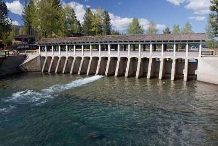 Tahoe Dam in Tahoe City, CA as seen from the historic Fanny Bridge