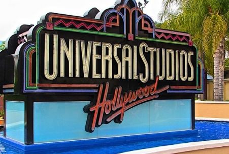 Entrance sign at Universal Studios Hollywood